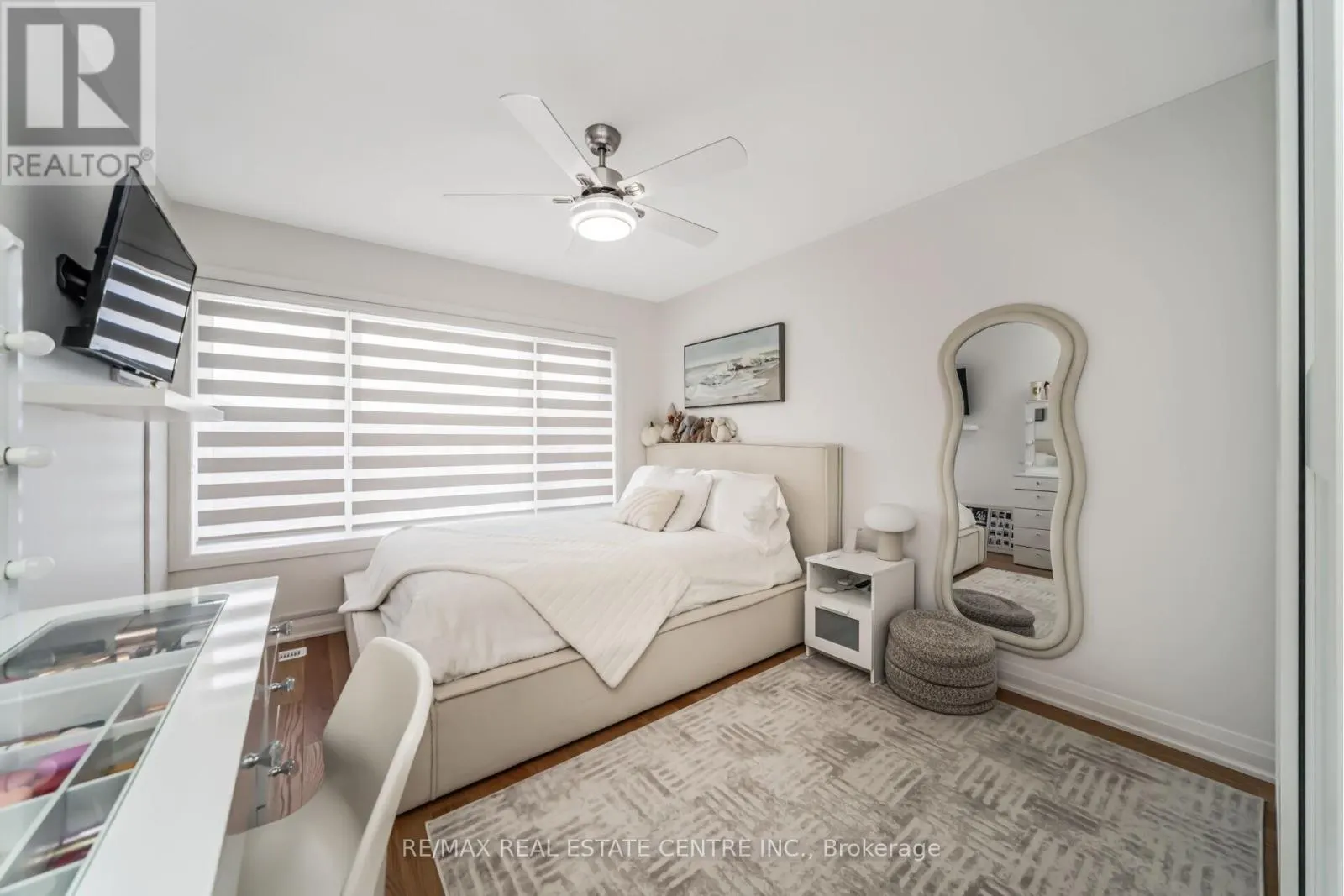 7 BRIAR COURT