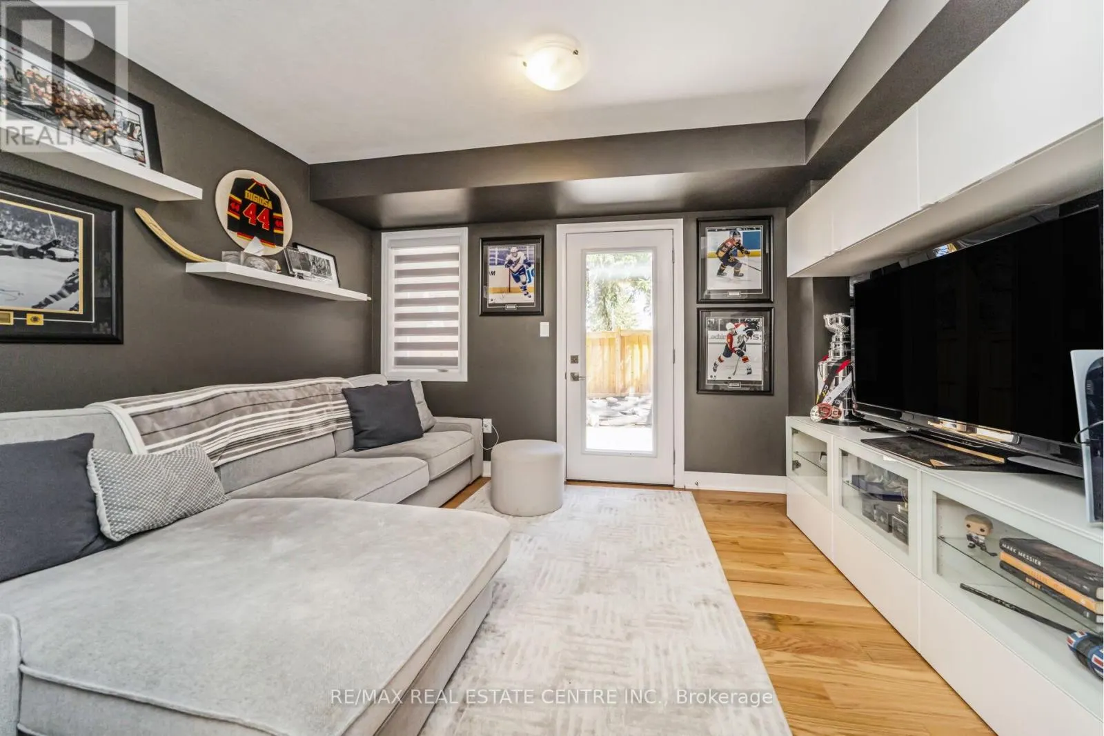 7 BRIAR COURT