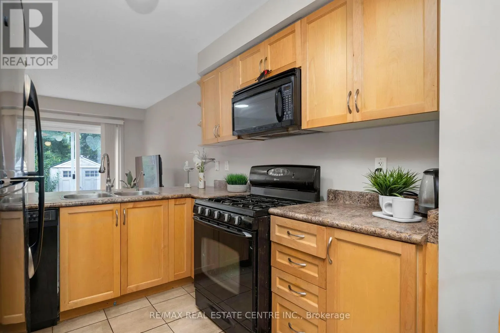 71 MOWAT CRESCENT