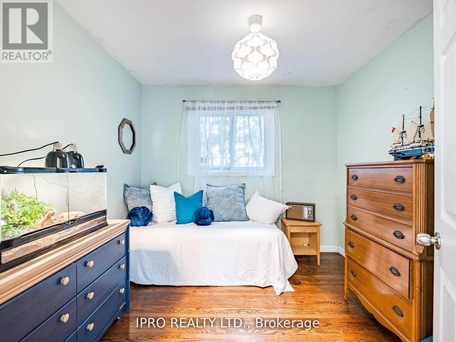 3525 BURNINGELM CRESCENT