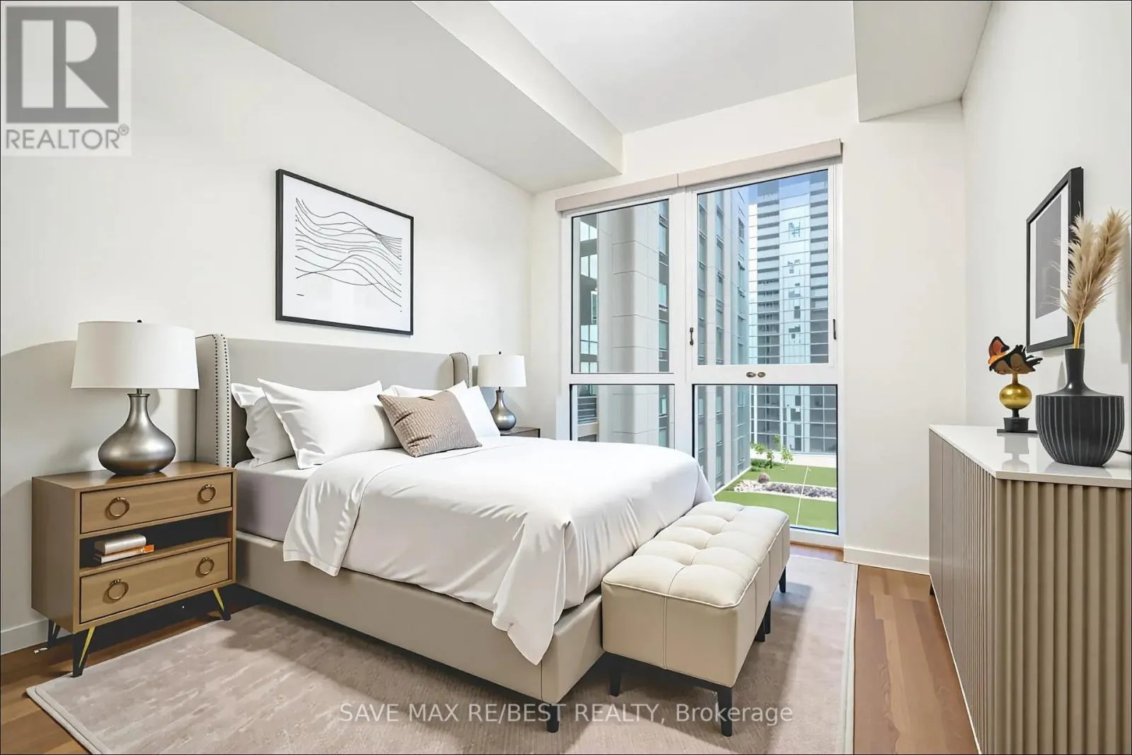 807 - 10 PARK LAWN ROAD