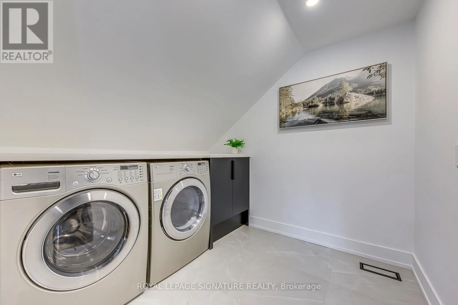 11024 TRAFALGAR ROAD
