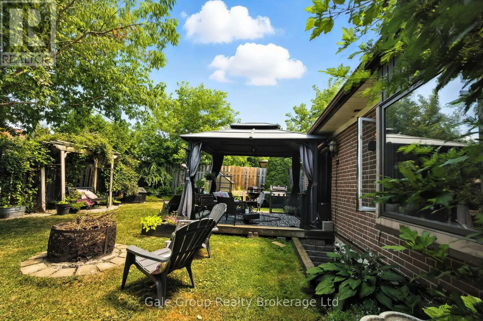 42 MOULTREY CRESCENT