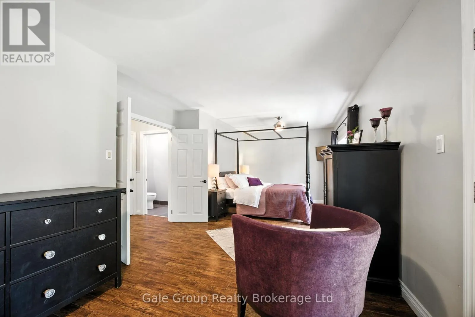 42 MOULTREY CRESCENT