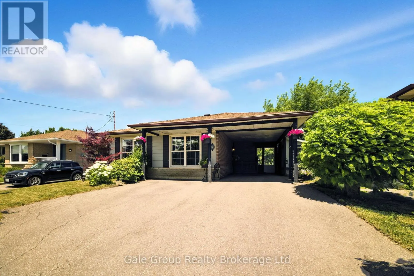 42 MOULTREY CRESCENT