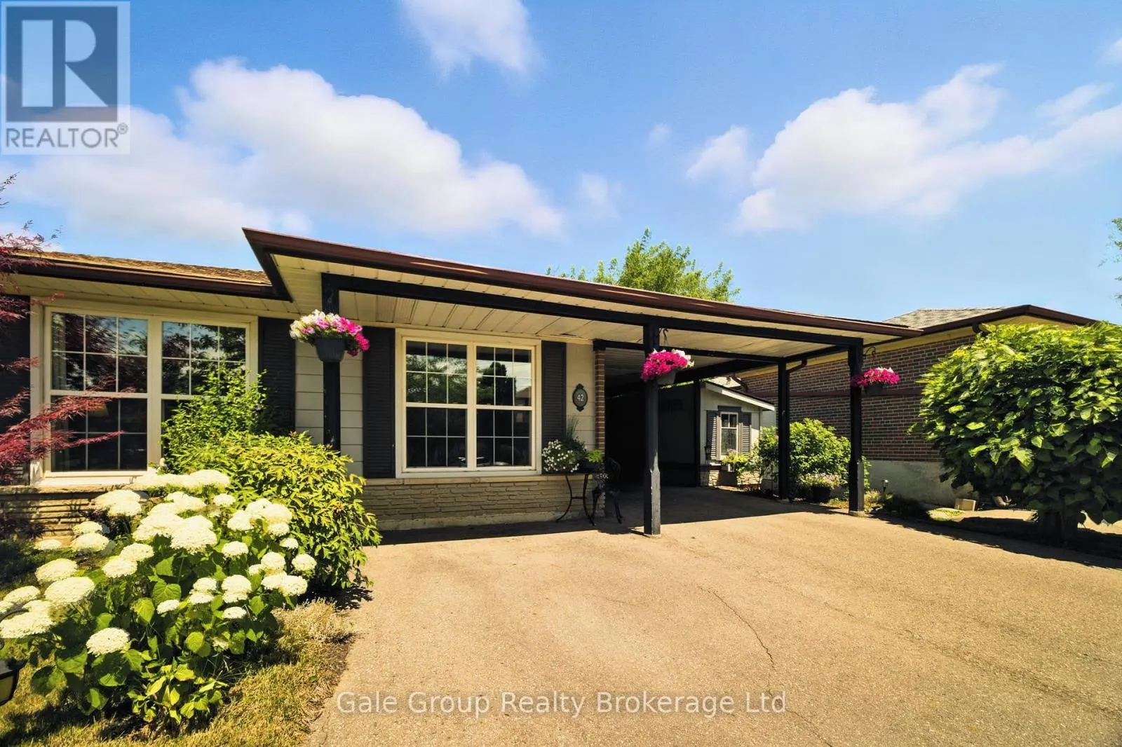 42 MOULTREY CRESCENT