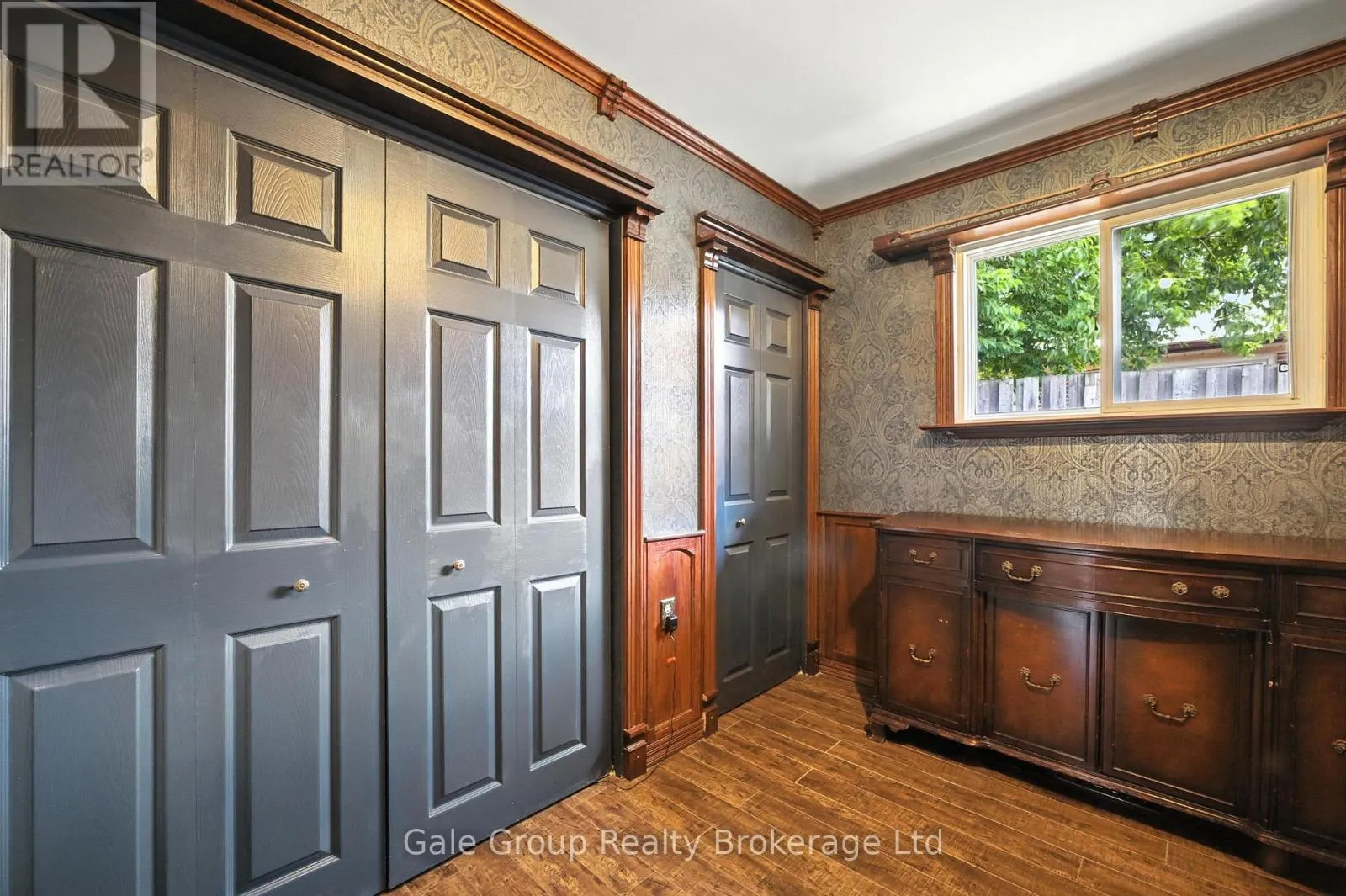 42 MOULTREY CRESCENT