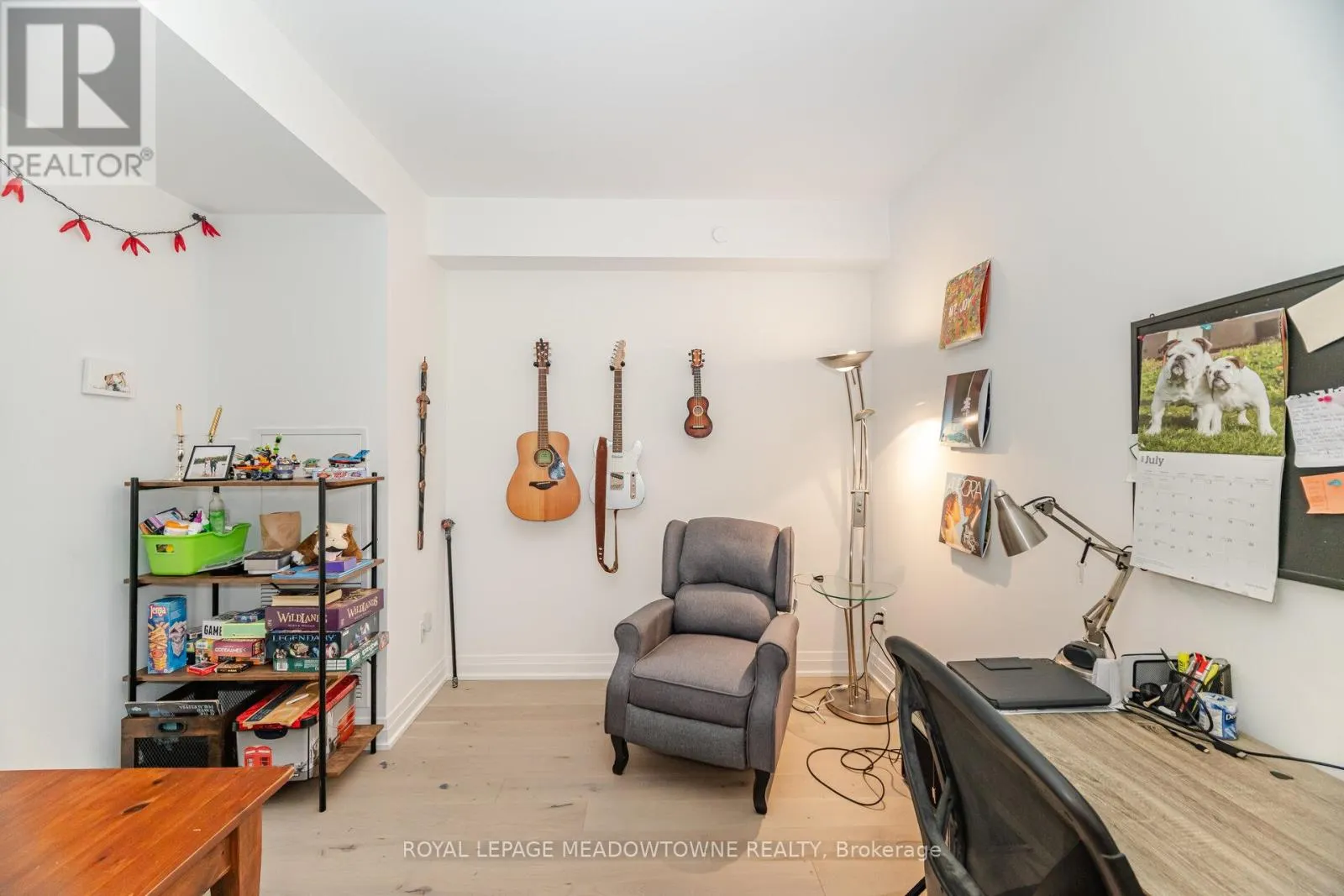 307 - 21 PARK STREET E