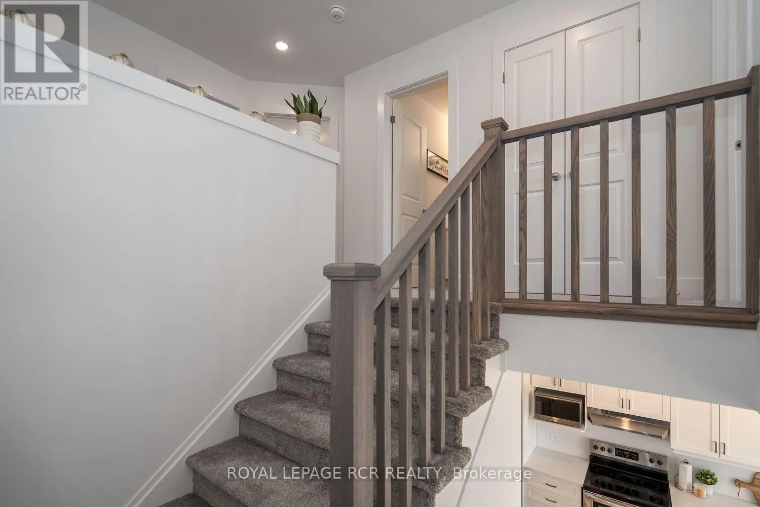 19 - 690 BROADWAY AVENUE