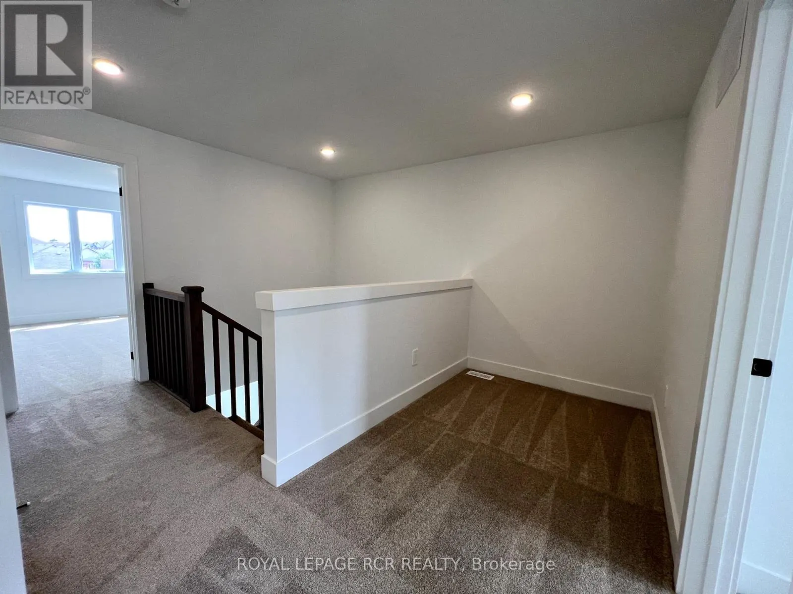 19 - 690 BROADWAY AVENUE