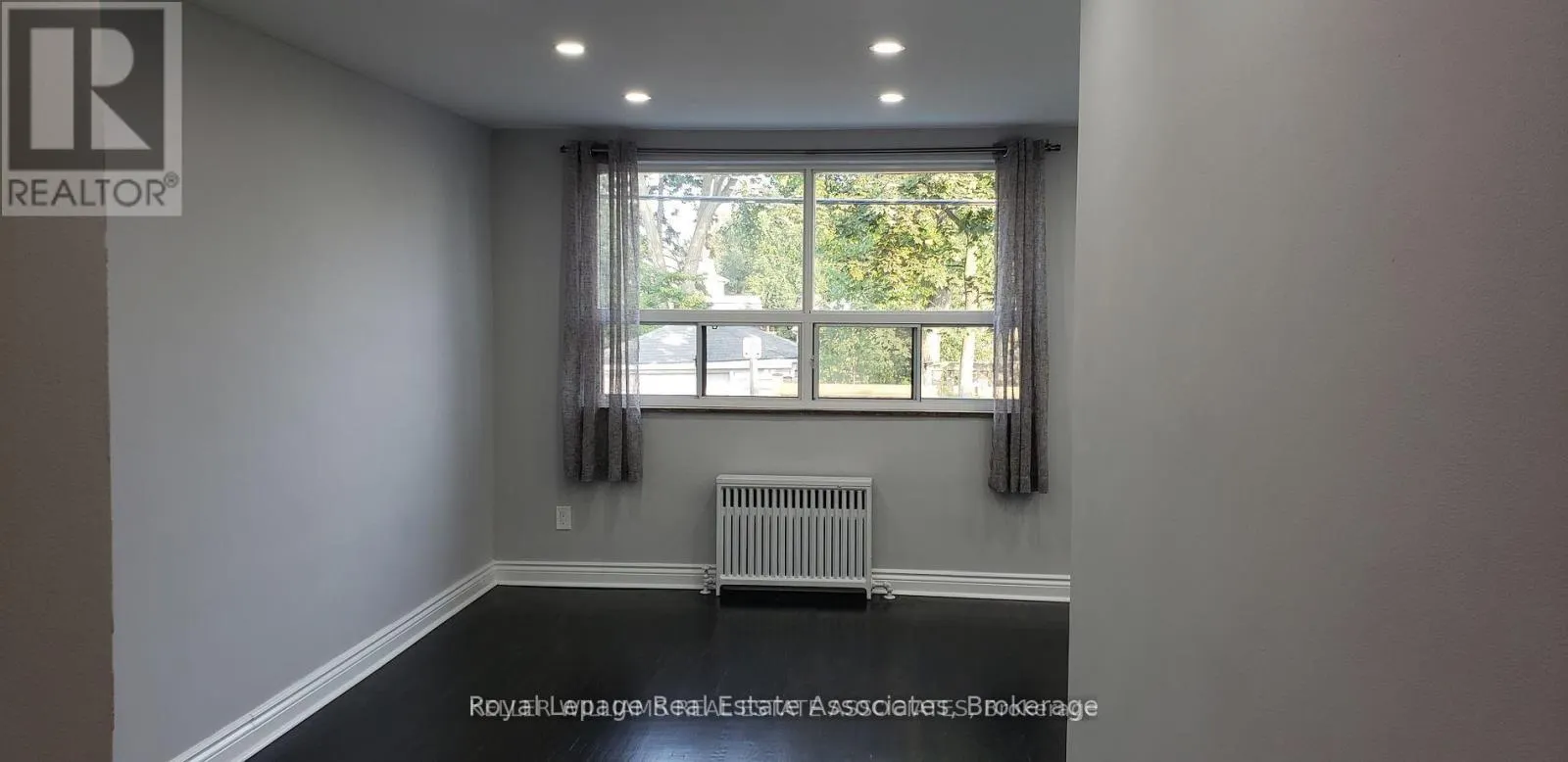 233 LAKESHORE ROAD E