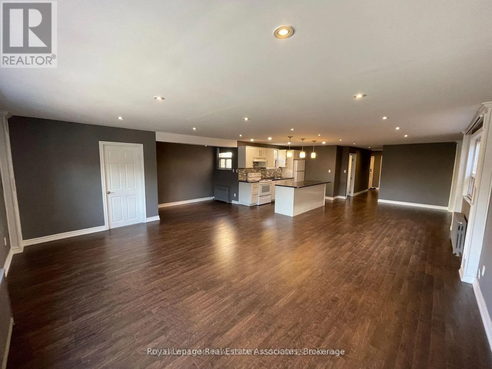 233 LAKESHORE ROAD E