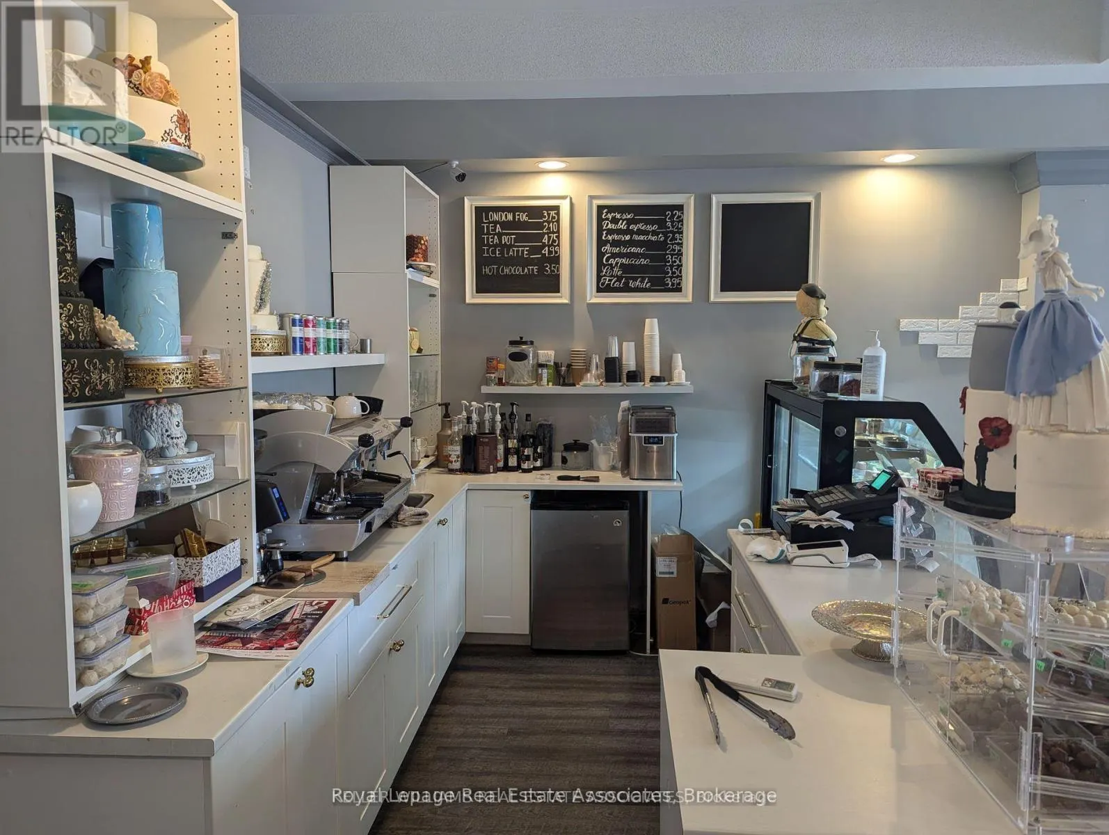 233 LAKESHORE ROAD E