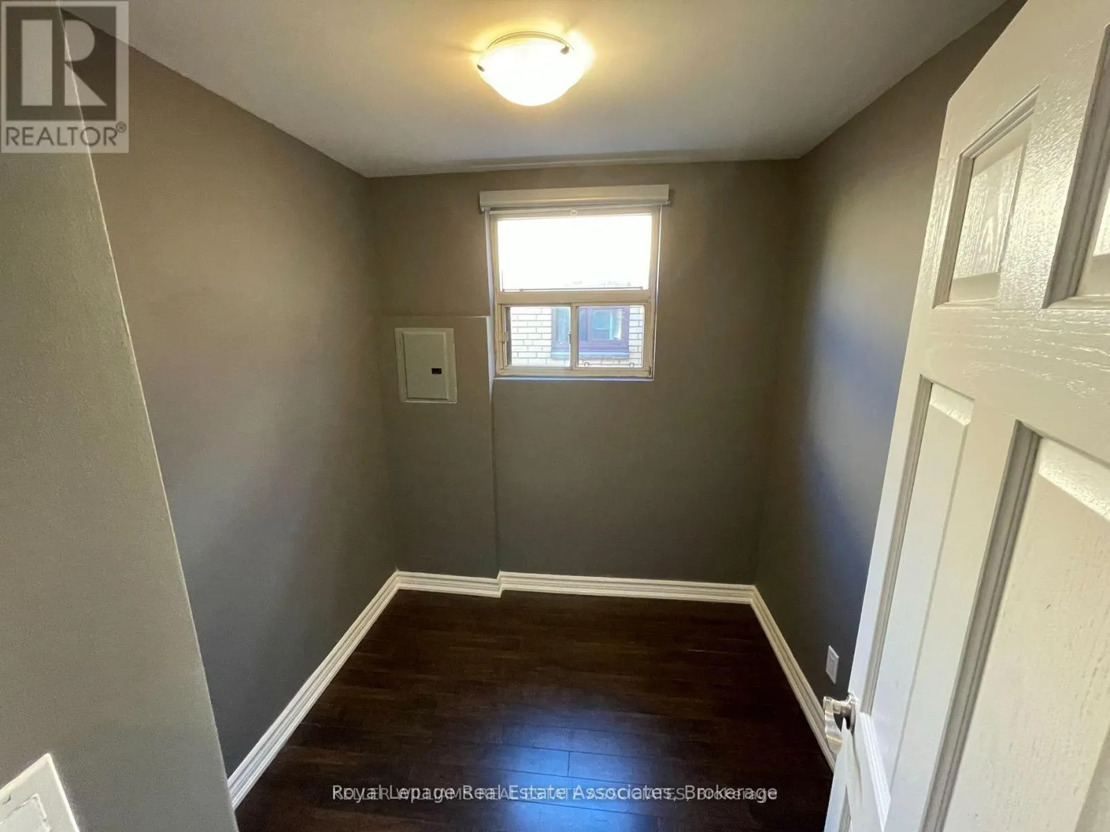 233 LAKESHORE ROAD E