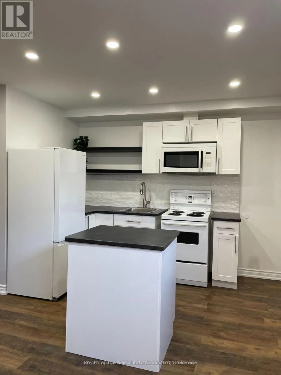233 LAKESHORE ROAD E