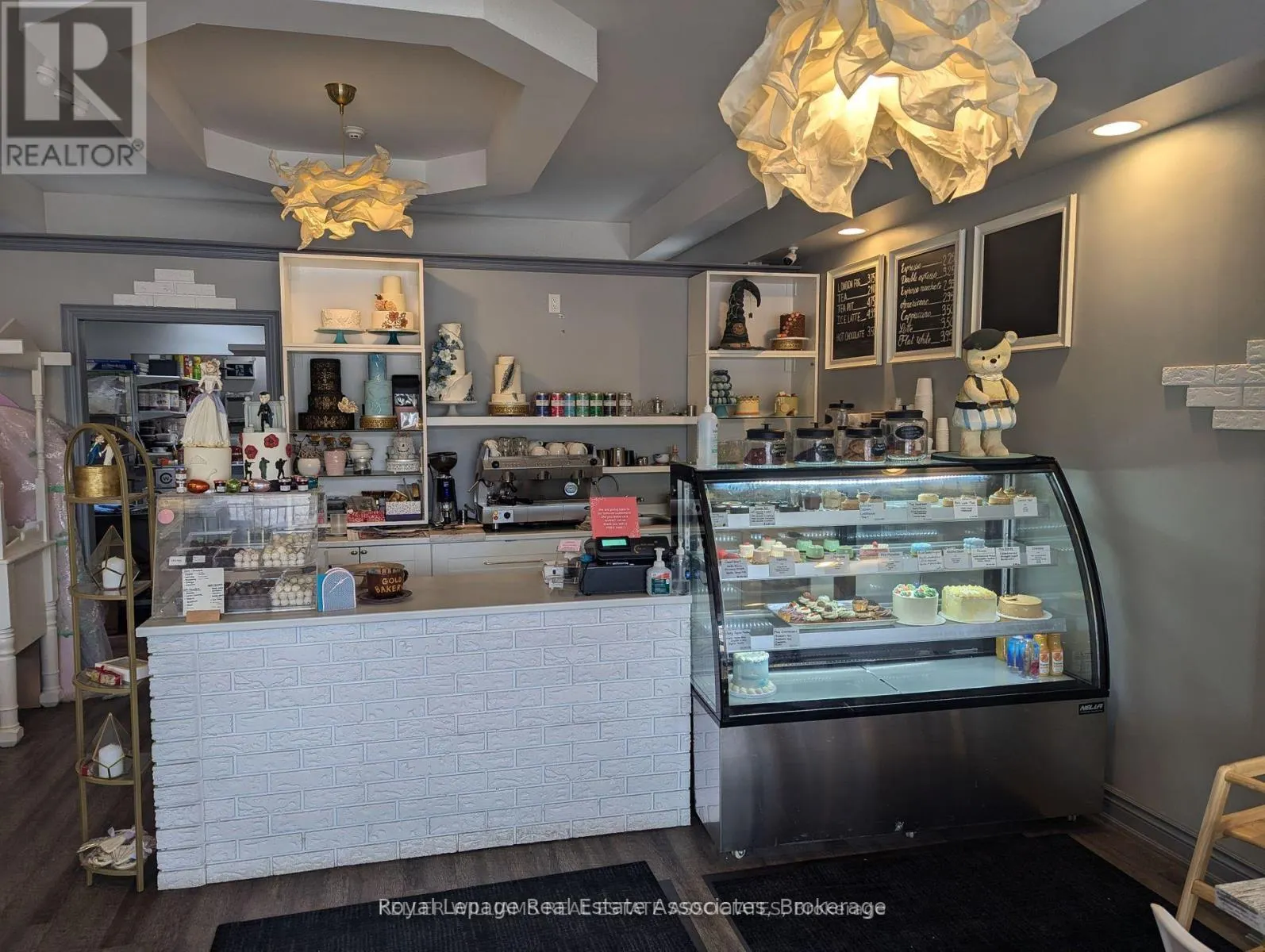 233 LAKESHORE ROAD E