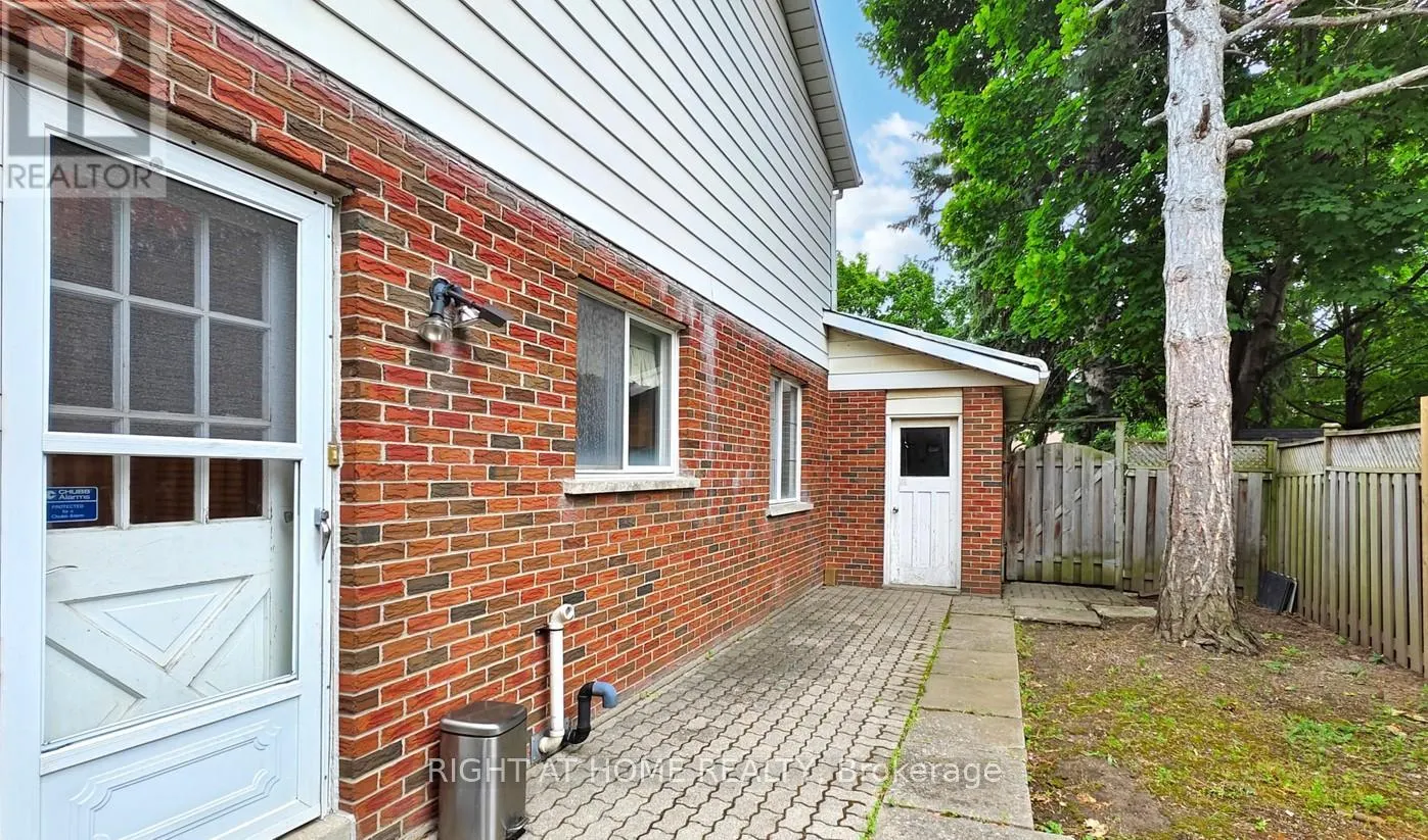 1924 STEEPBANK CRESCENT