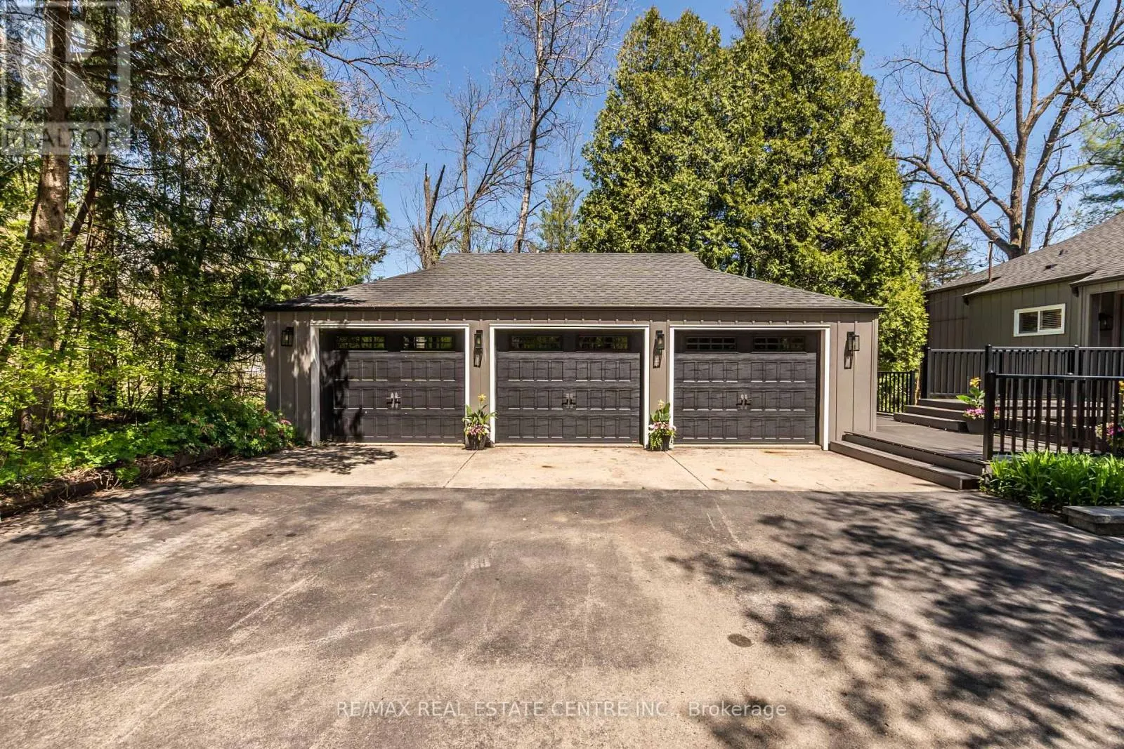 6353 MCNIVEN ROAD