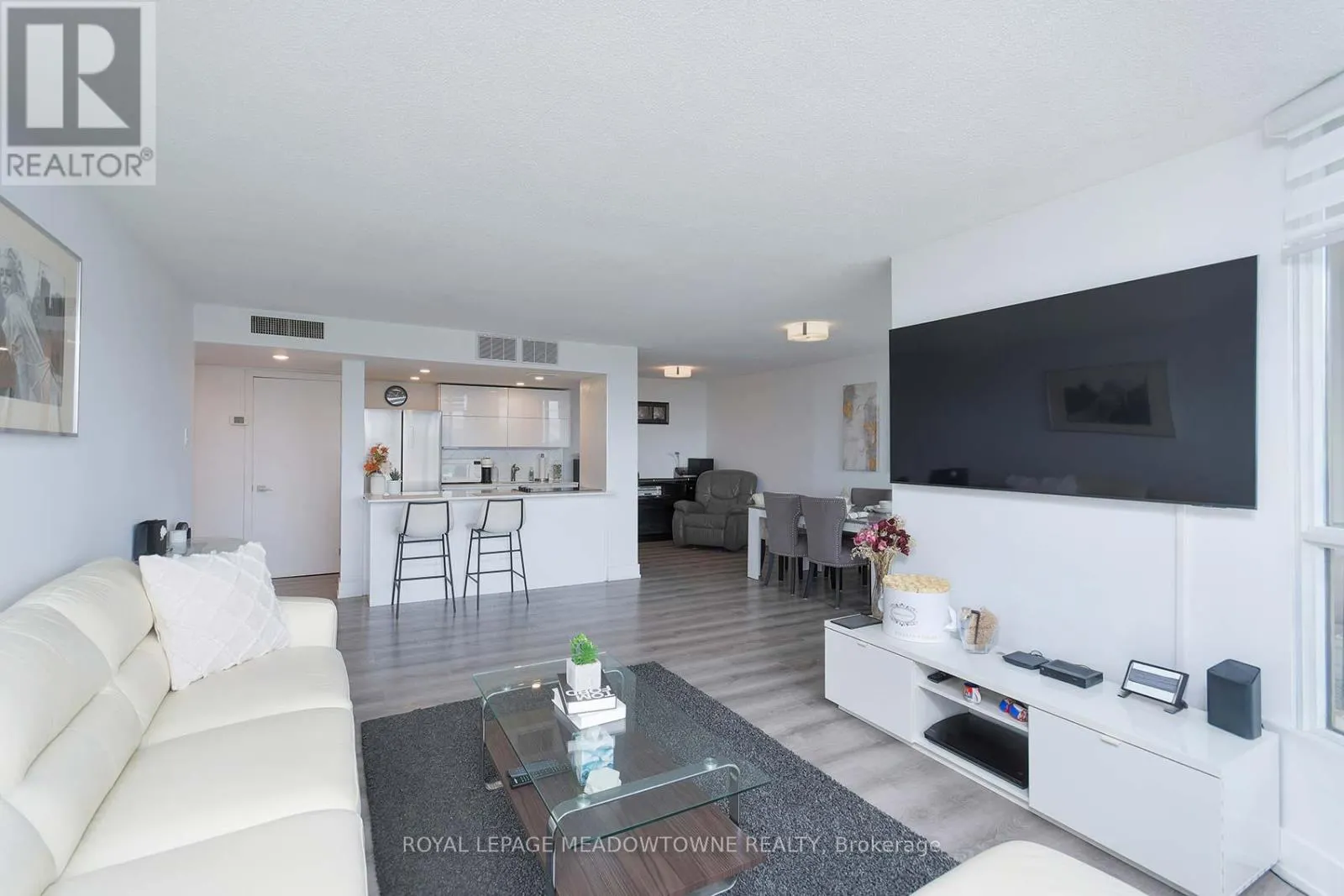 805 - 1333 BLOOR STREET