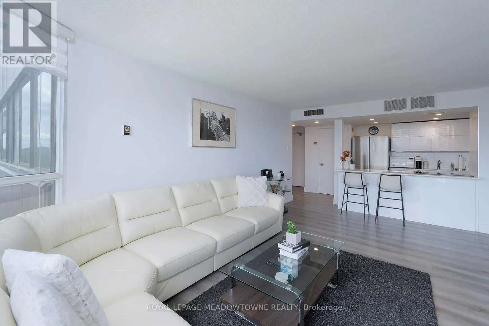 805 - 1333 BLOOR STREET