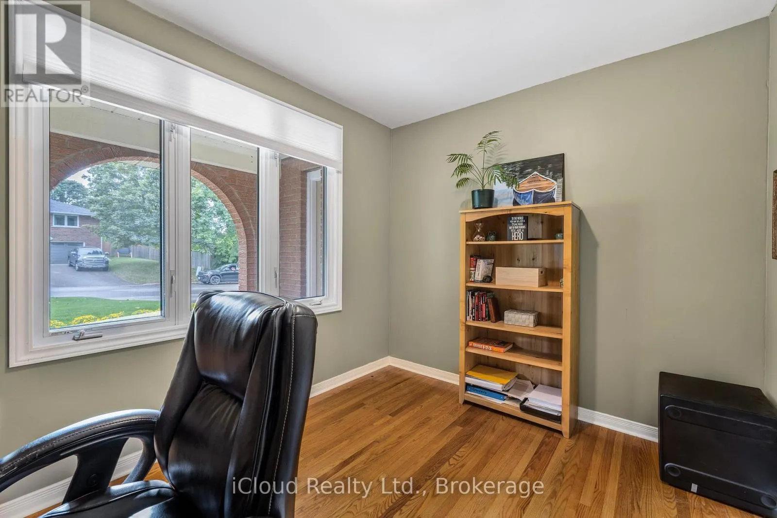 8 GLENFOREST STREET