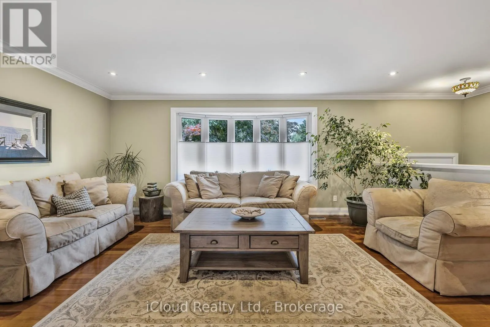 8 GLENFOREST STREET