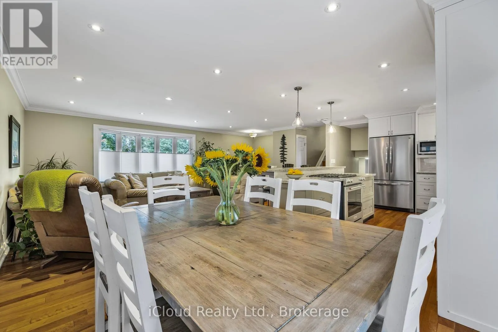 8 GLENFOREST STREET