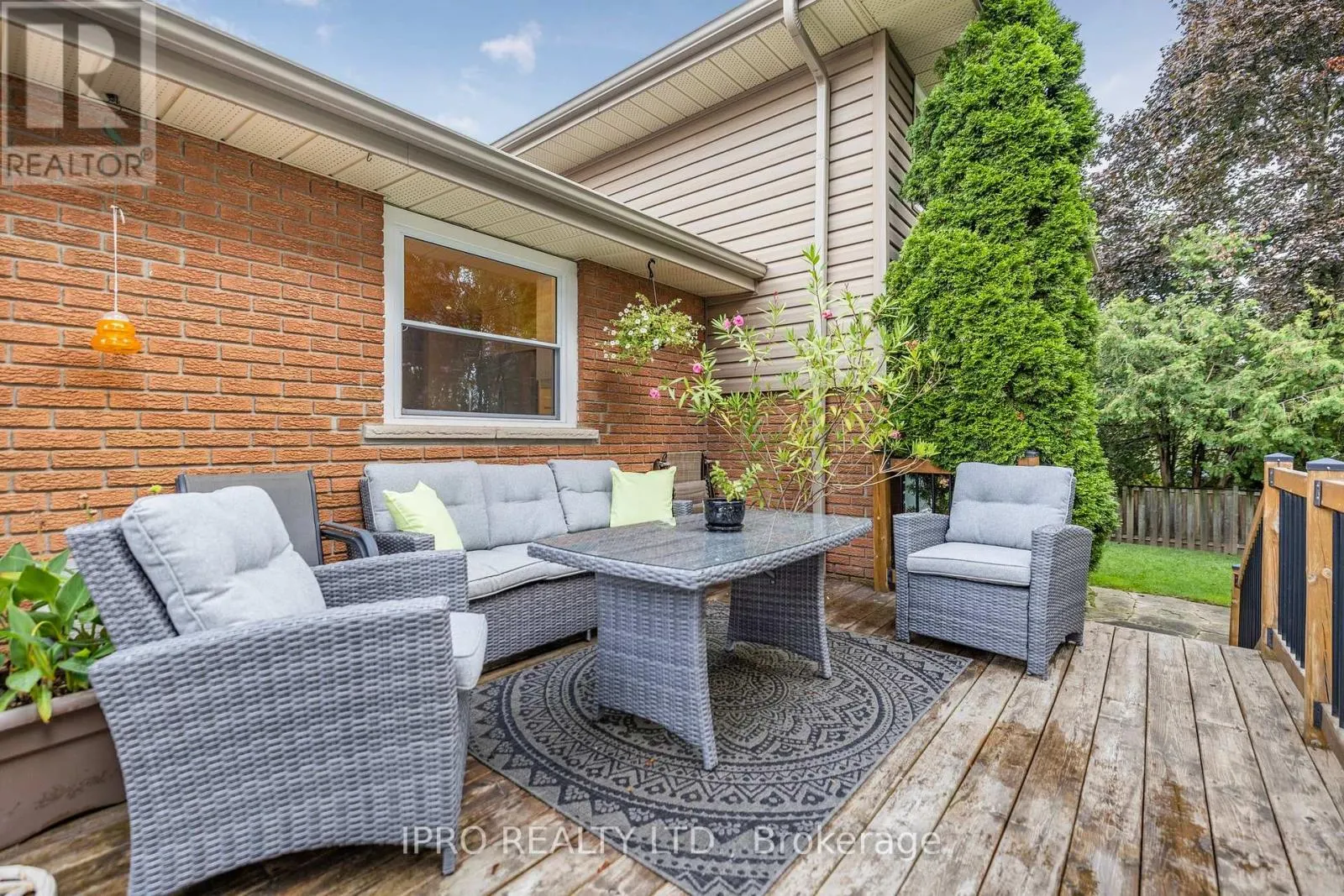 8 GLENFOREST STREET