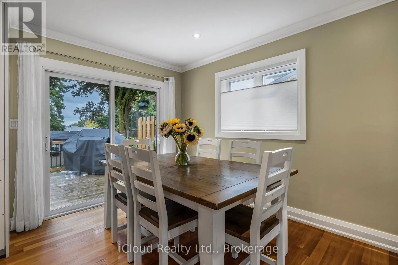 8 GLENFOREST STREET