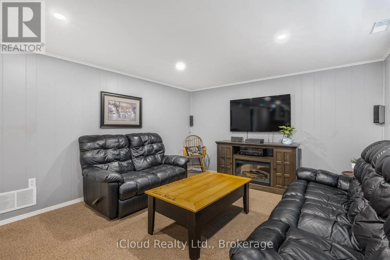 8 GLENFOREST STREET