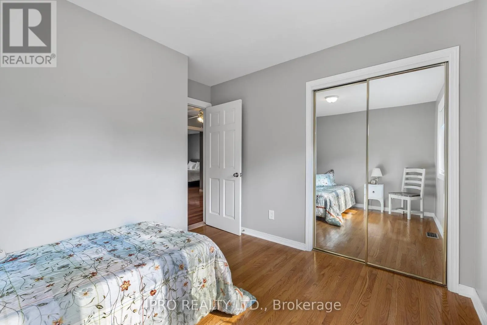 8 GLENFOREST STREET