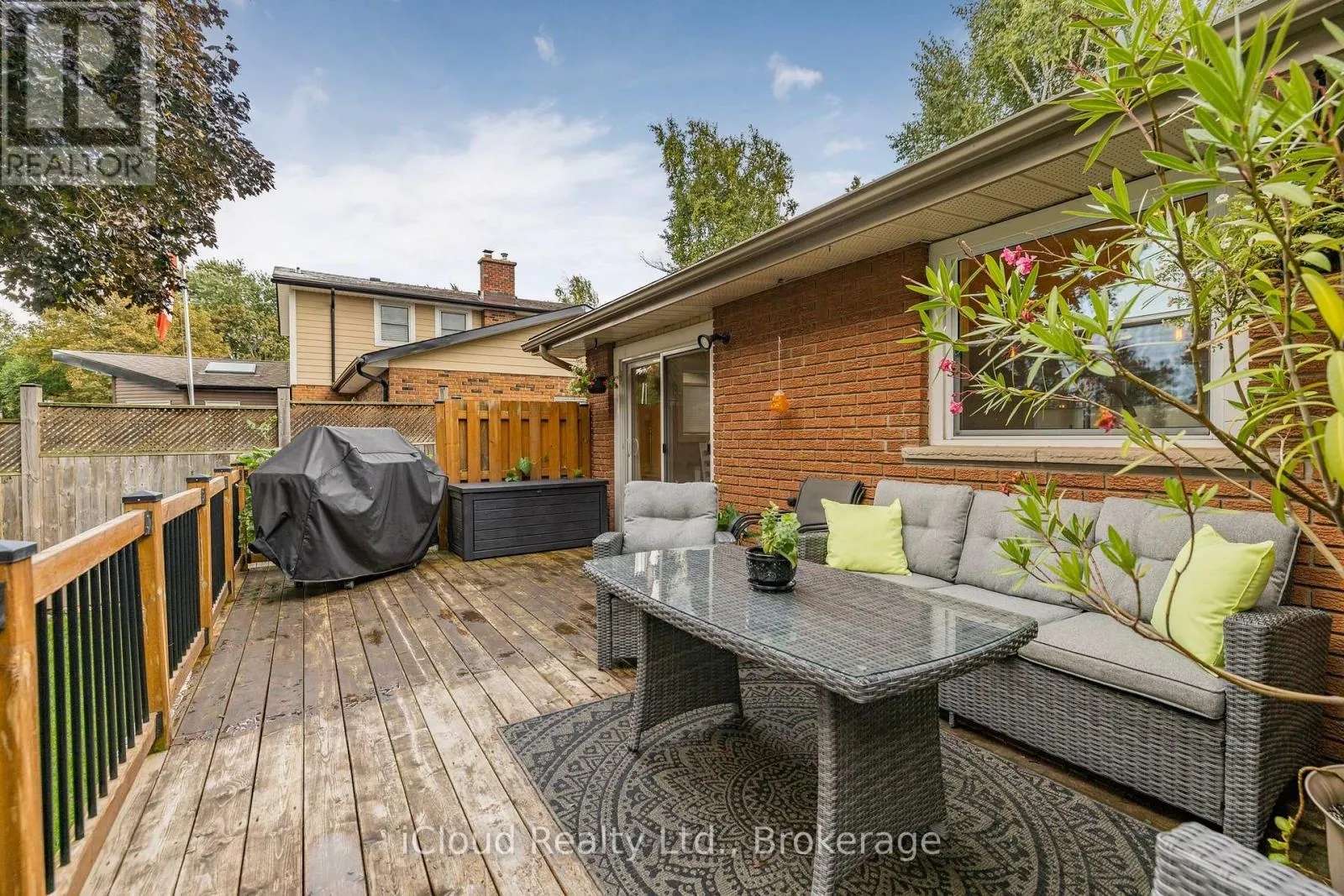 8 GLENFOREST STREET