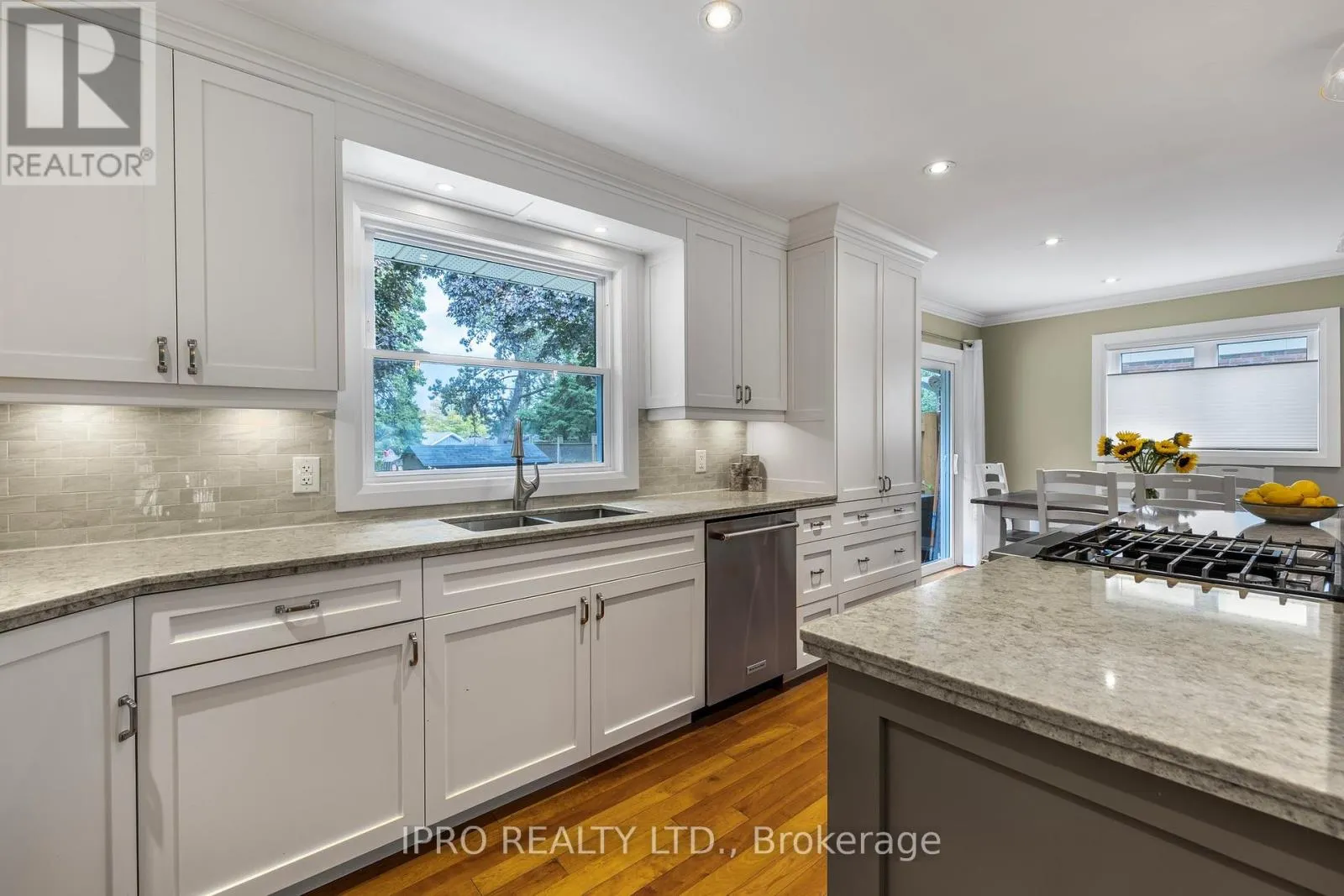 8 GLENFOREST STREET