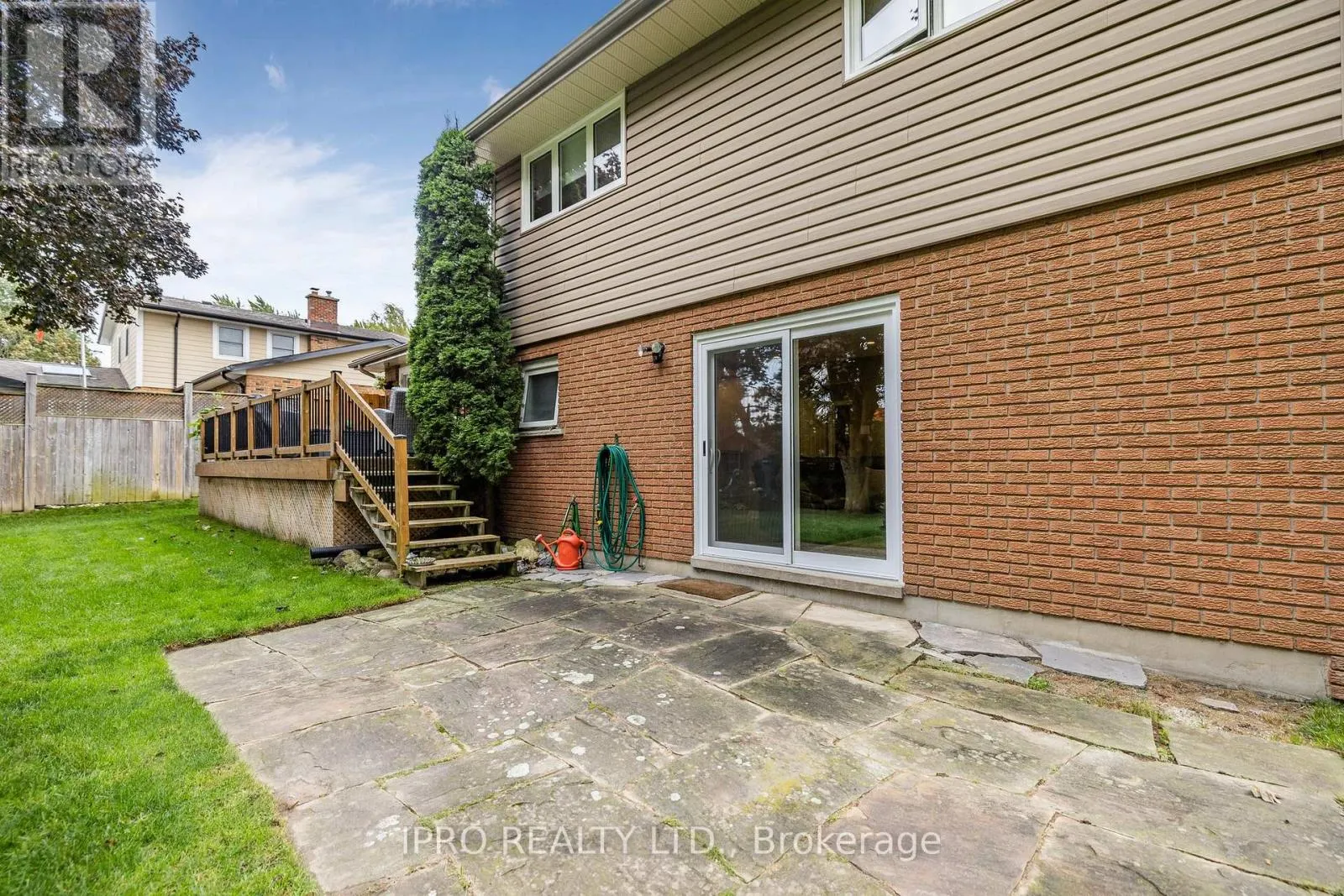 8 GLENFOREST STREET