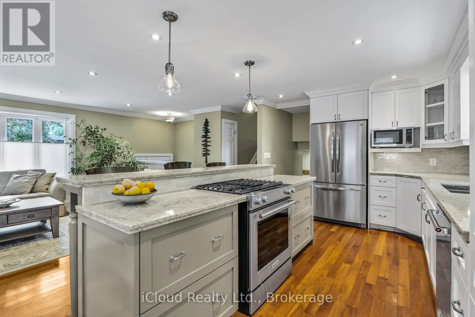 8 GLENFOREST STREET