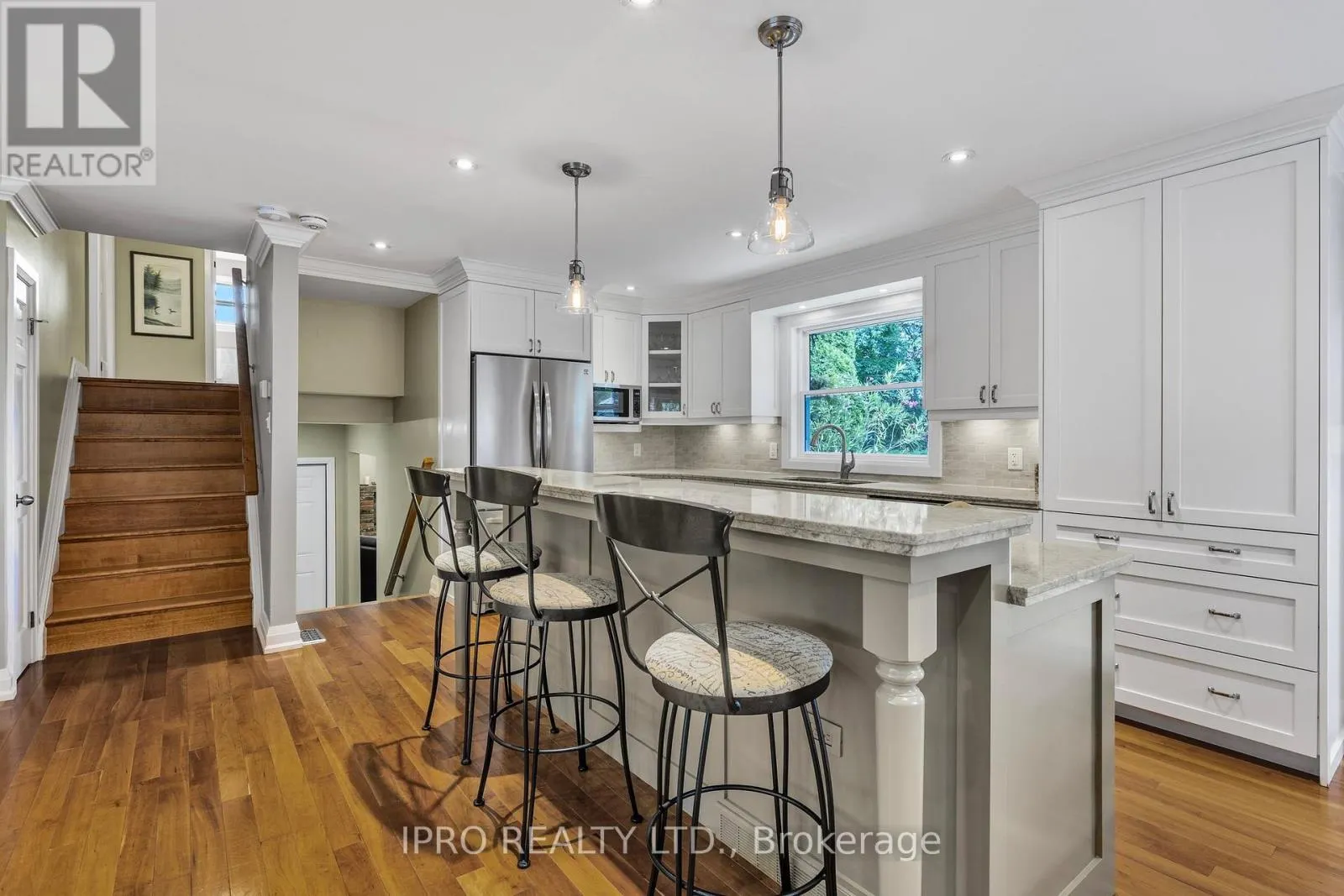 8 GLENFOREST STREET