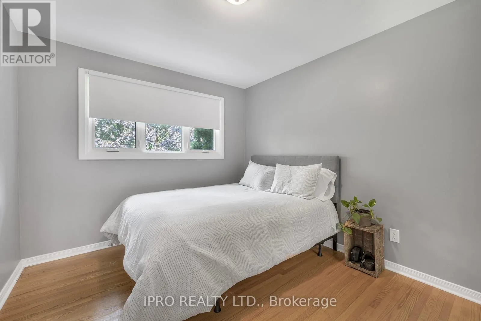 8 GLENFOREST STREET