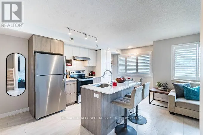202 - 1137 COOKE BOULEVARD