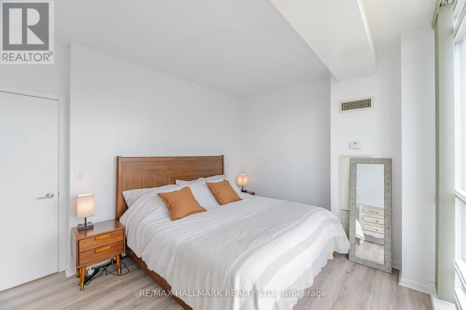 1114 - 185 LEGION ROAD N