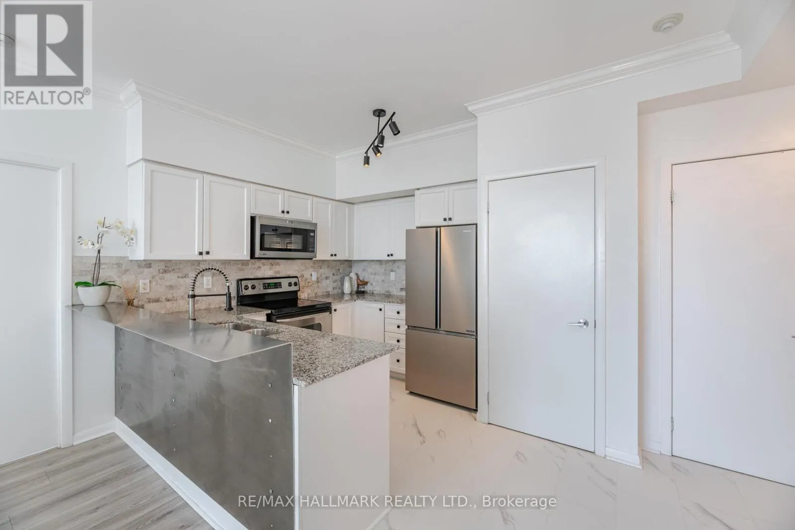 1114 - 185 LEGION ROAD N