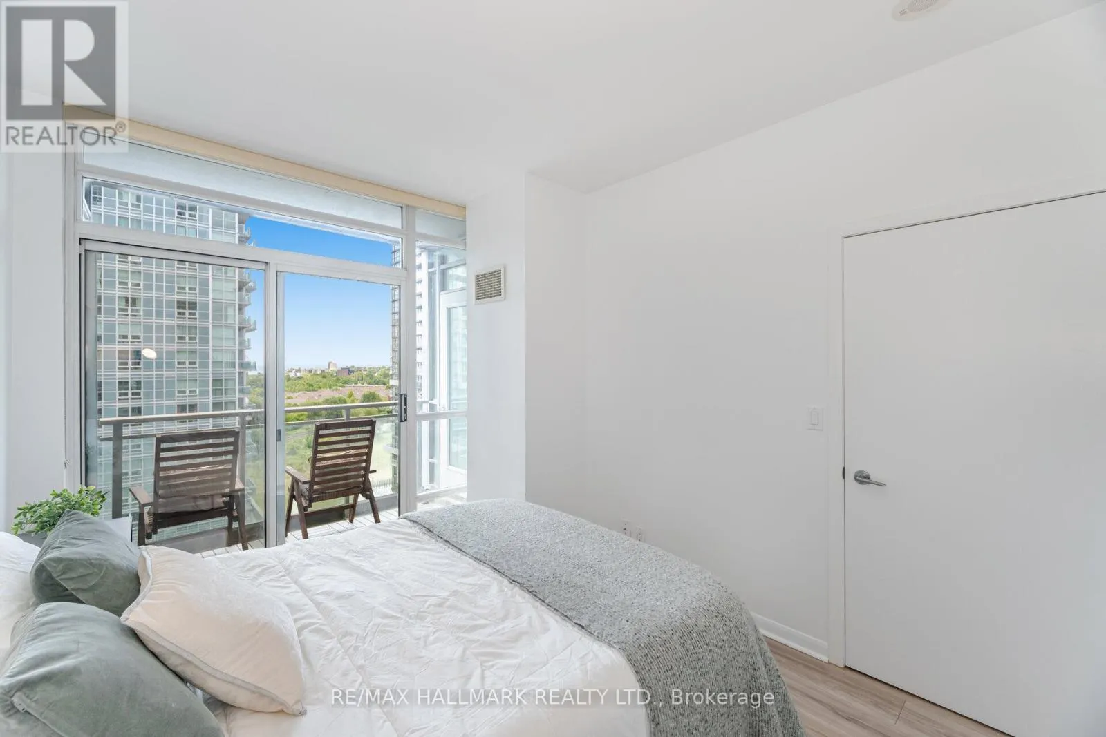 1114 - 185 LEGION ROAD N