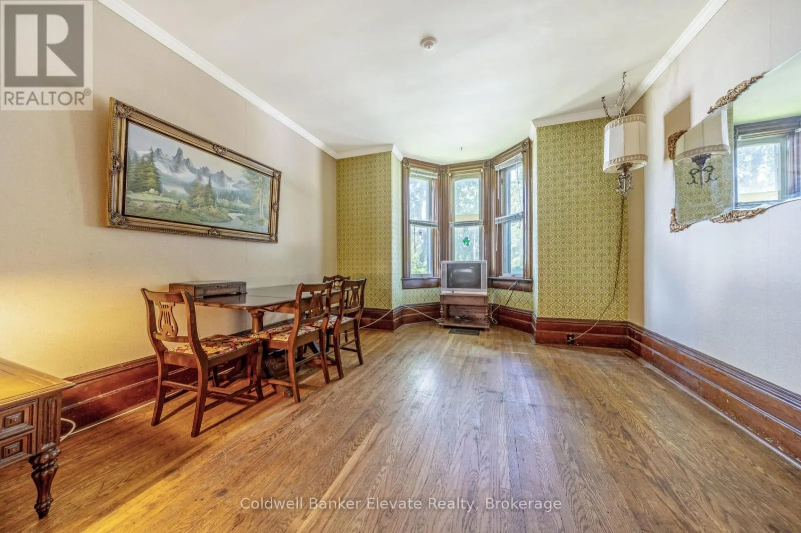 53 WILLOW STREET N