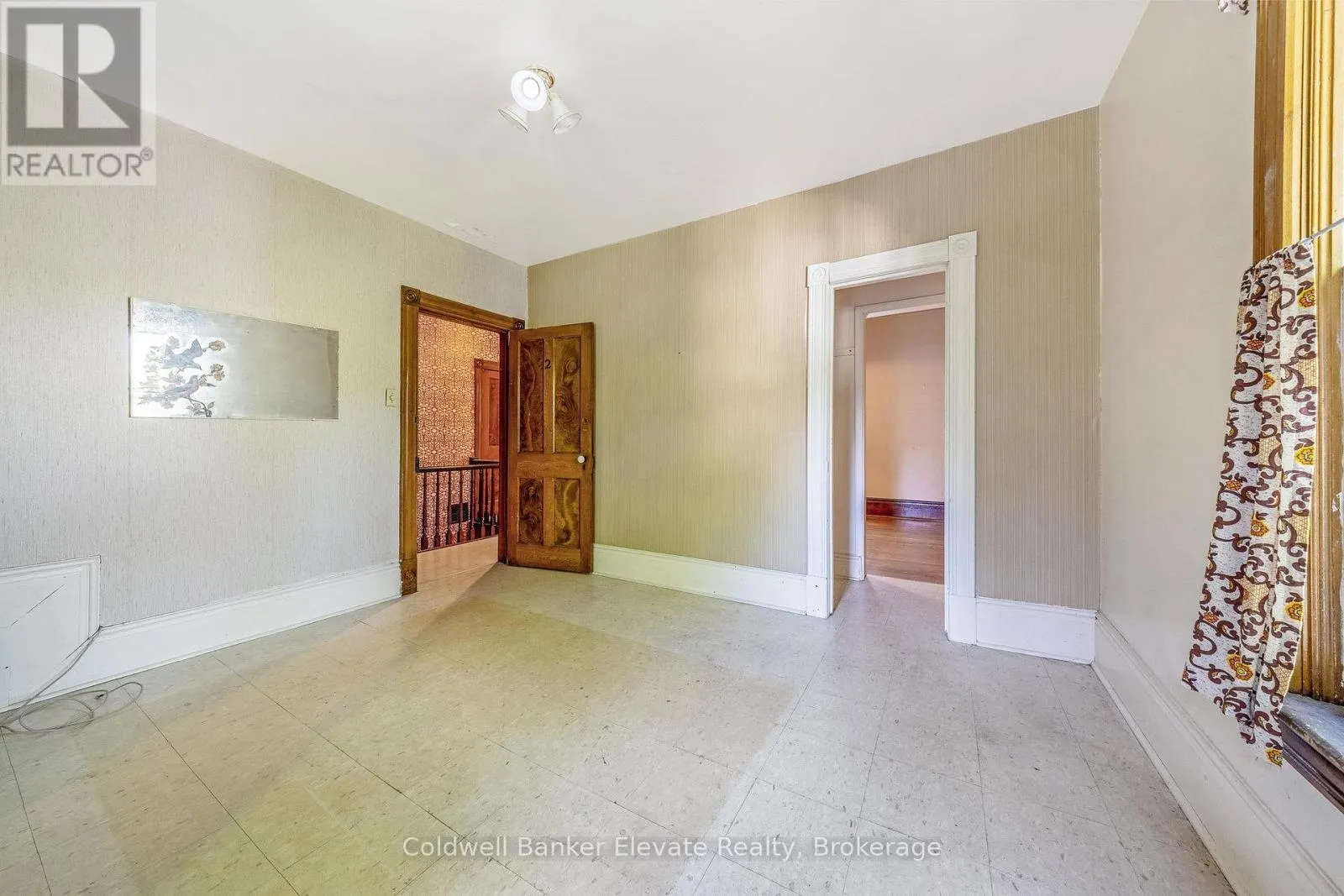 53 WILLOW STREET N