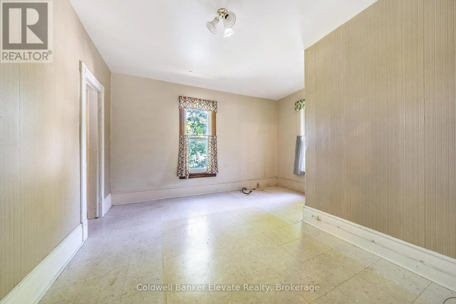 53 WILLOW STREET N