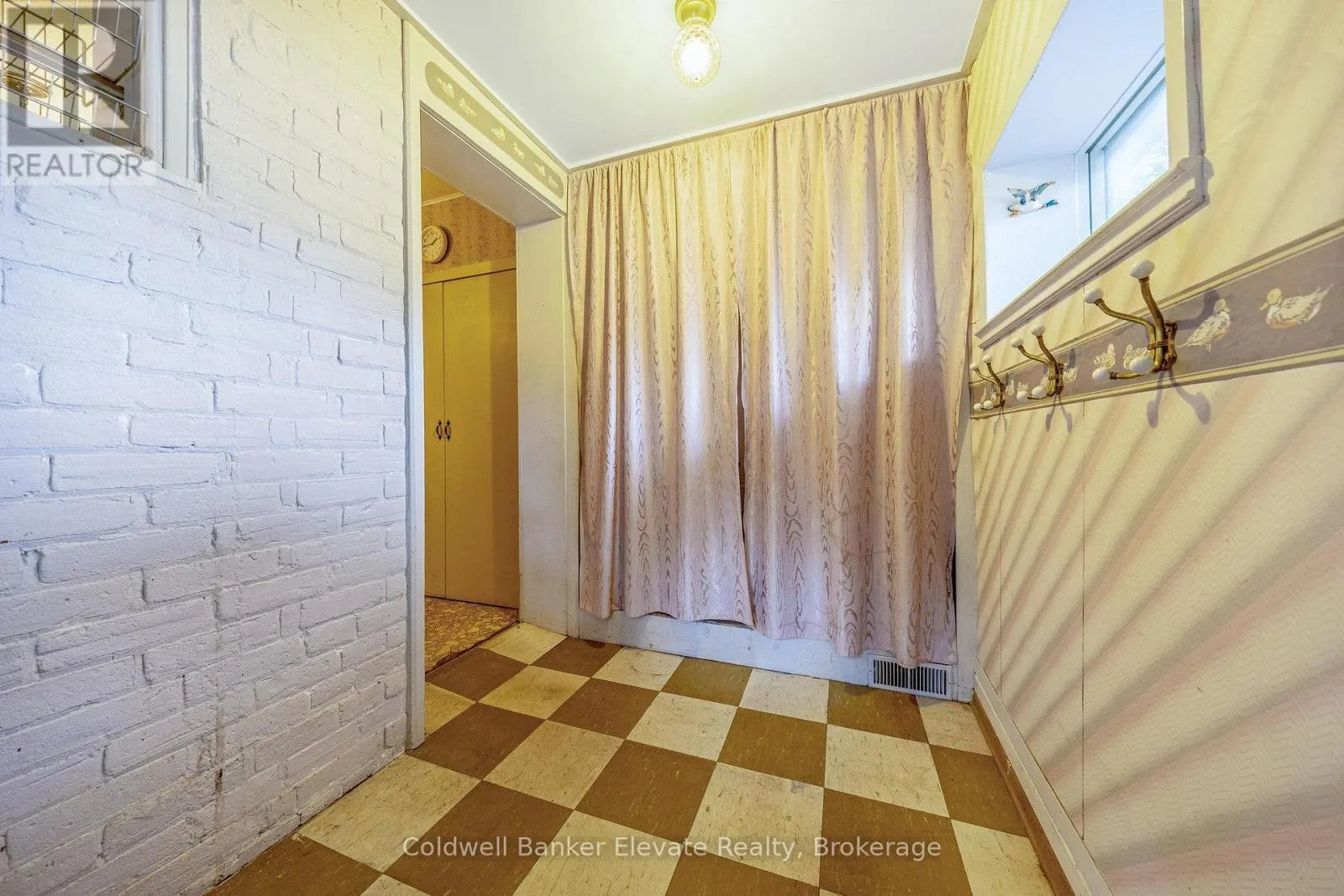 53 WILLOW STREET N