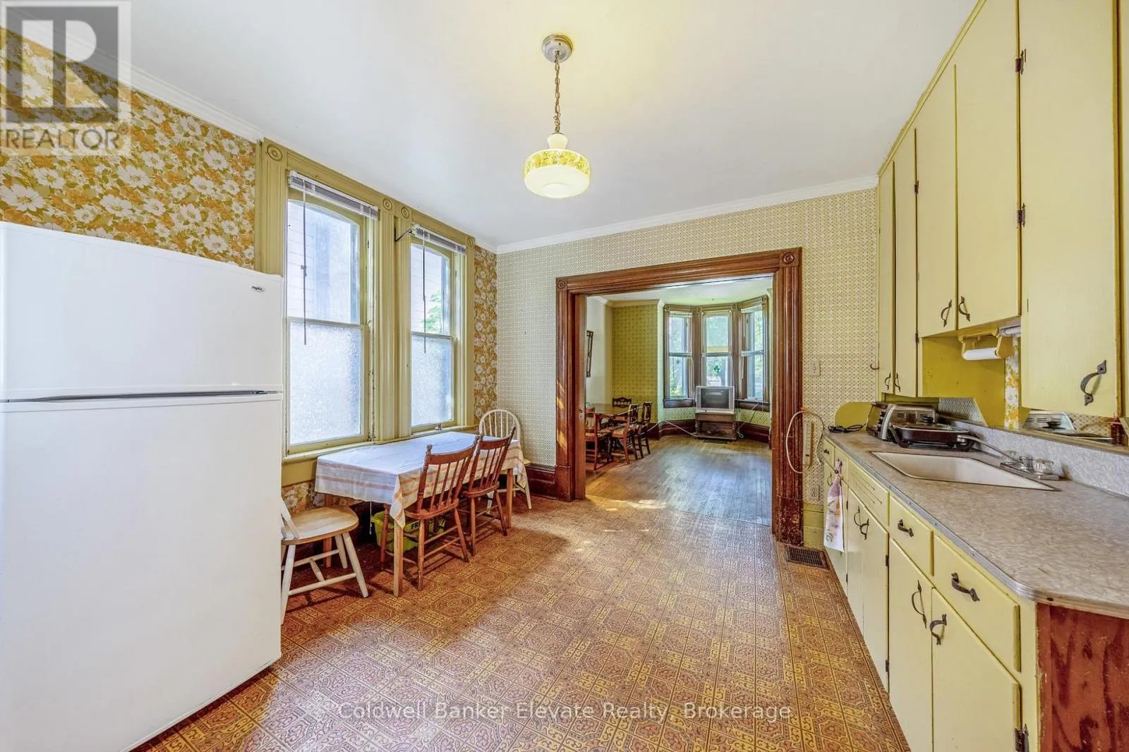 53 WILLOW STREET N