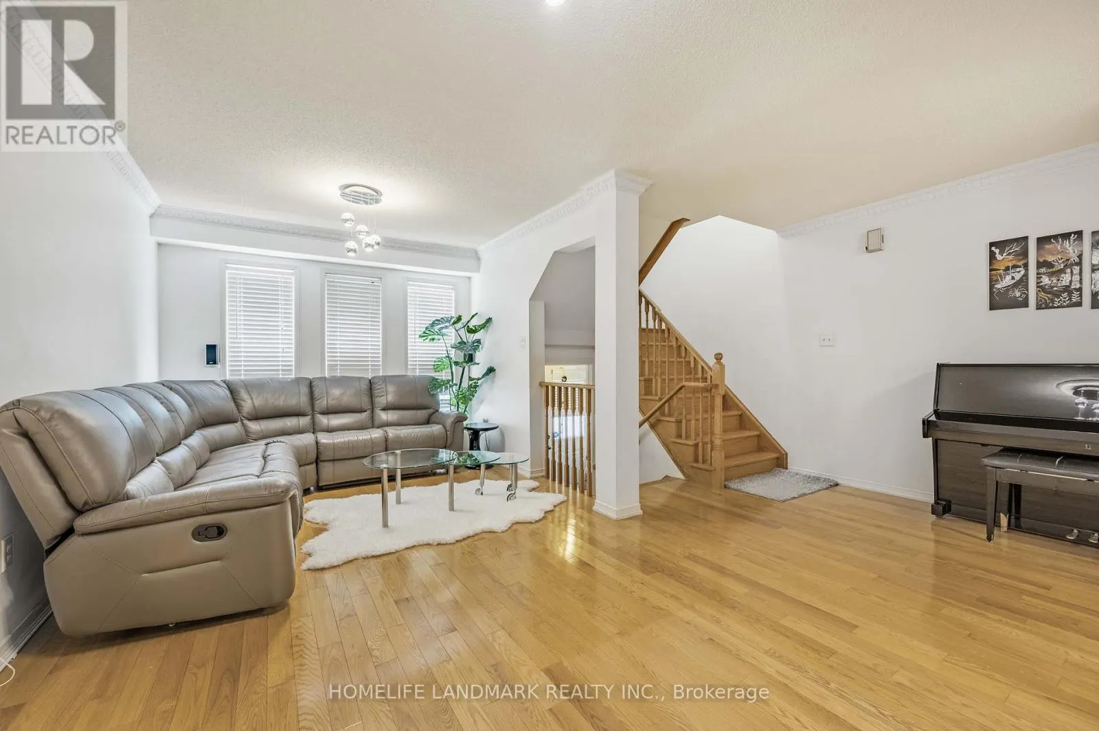 64 VIELLA STREET