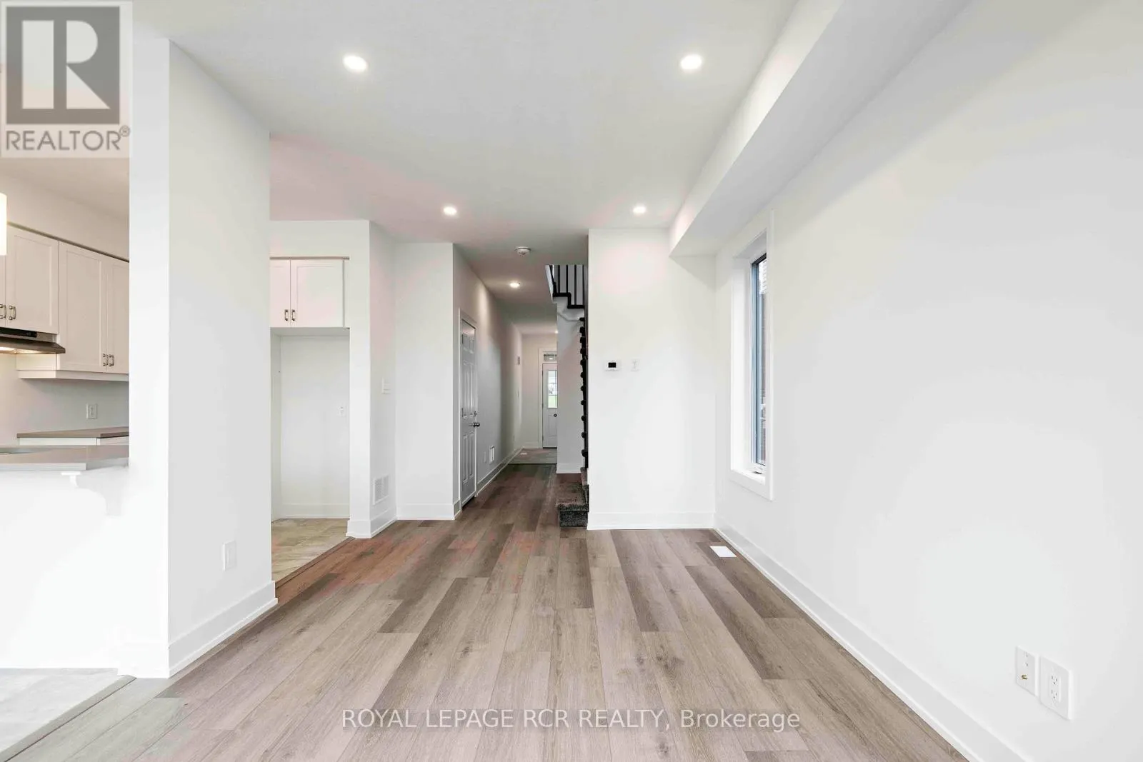 28 - 690 BROADWAY