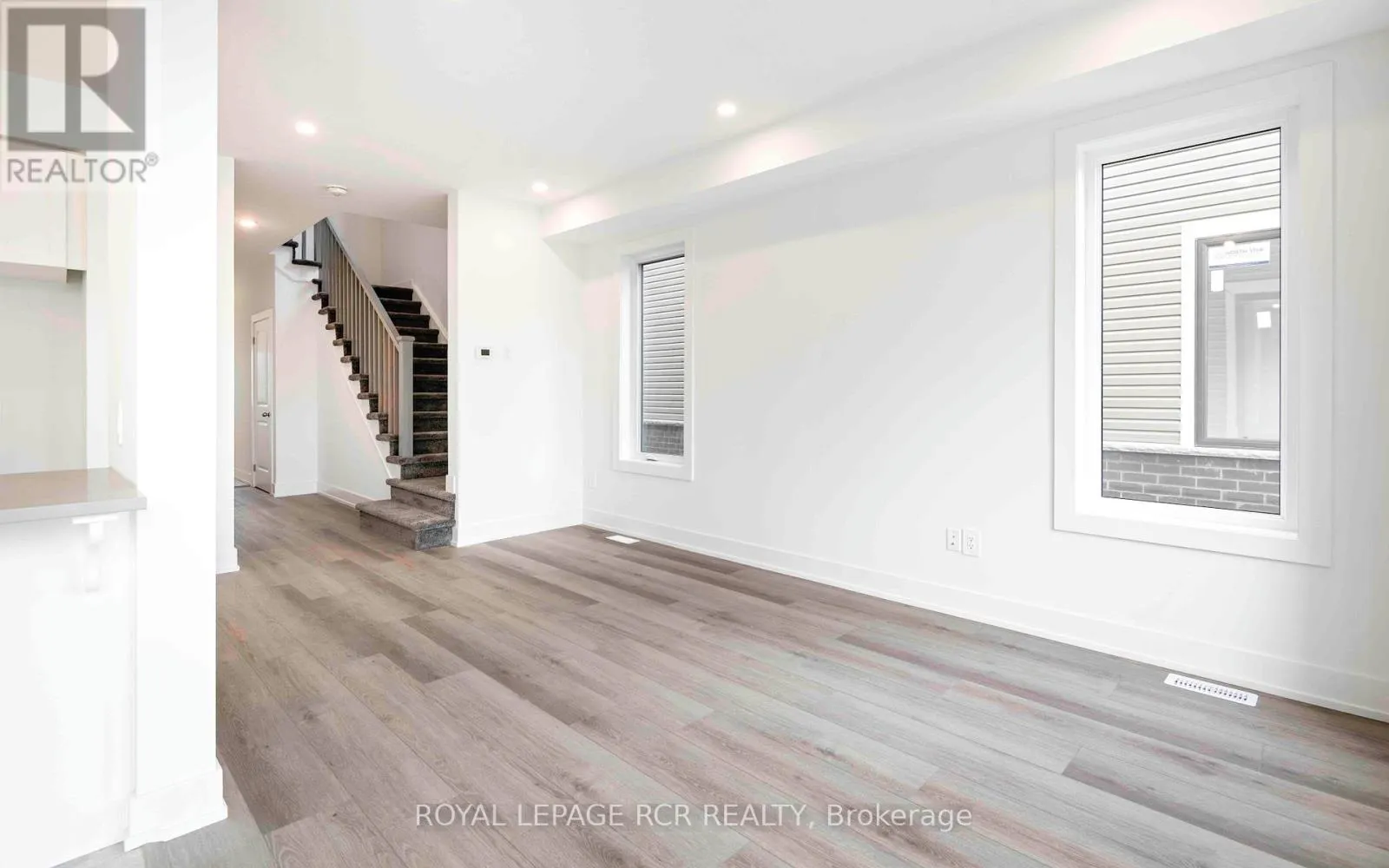 28 - 690 BROADWAY