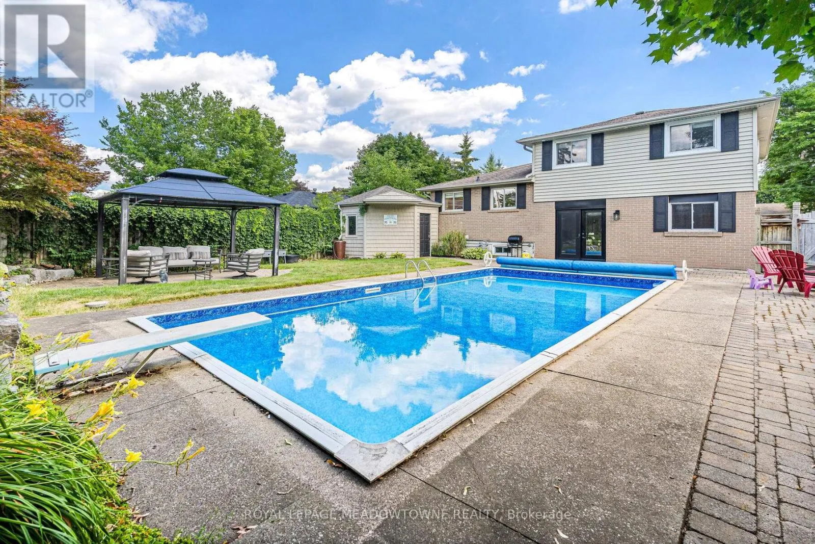 113 IRWIN CRESCENT